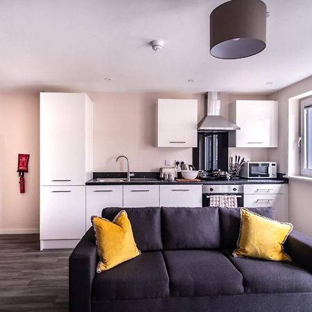 Modern & Spacious 2 Bed Apartment In Манчестер Экстерьер фото