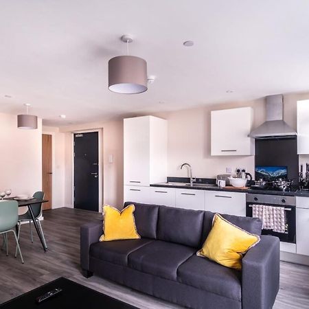 Modern & Spacious 2 Bed Apartment In Манчестер Экстерьер фото