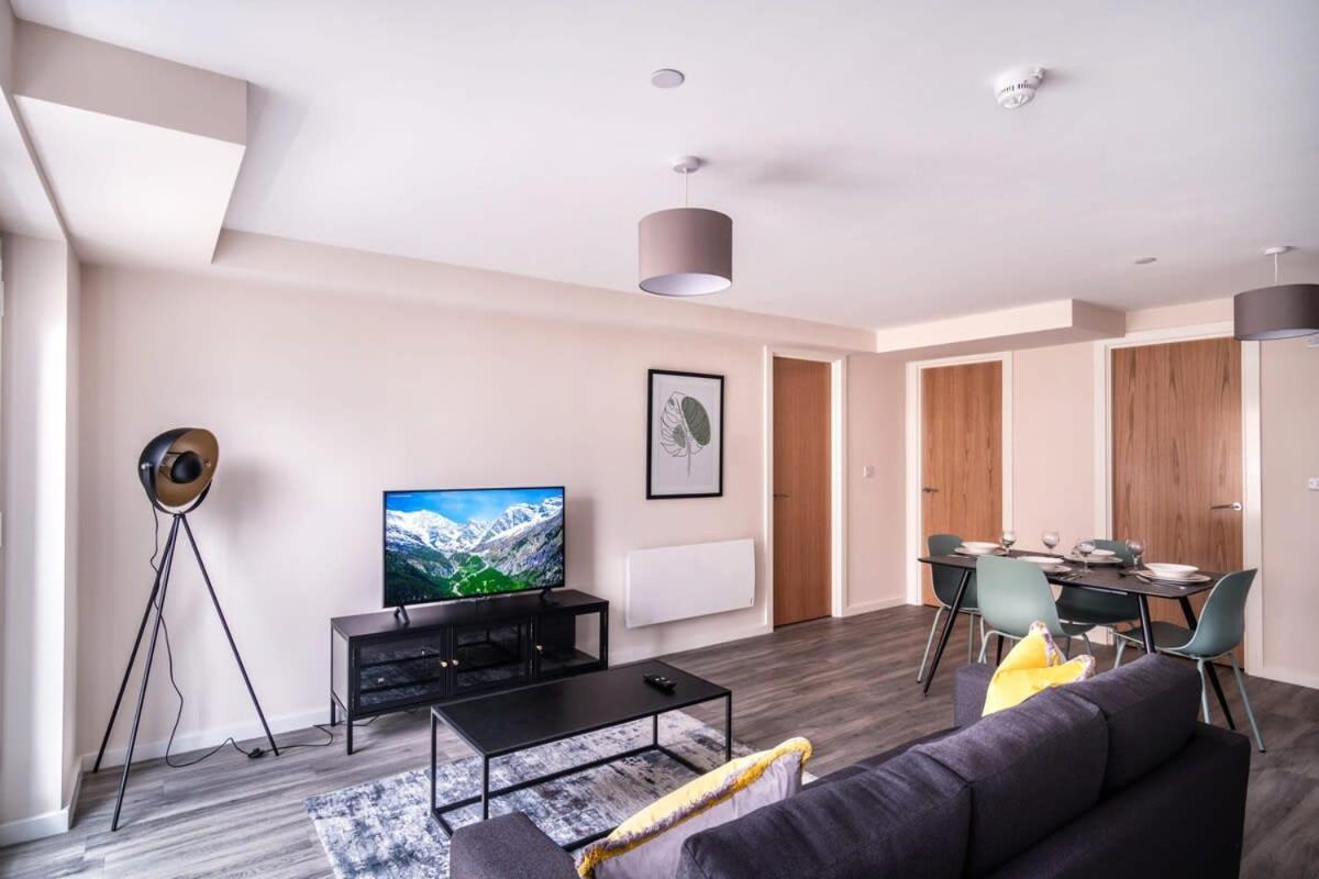 Modern & Spacious 2 Bed Apartment In Манчестер Экстерьер фото